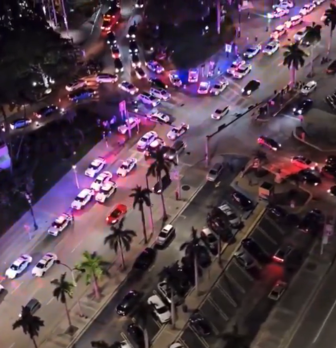 當晚有大量警車到場。(互聯網)