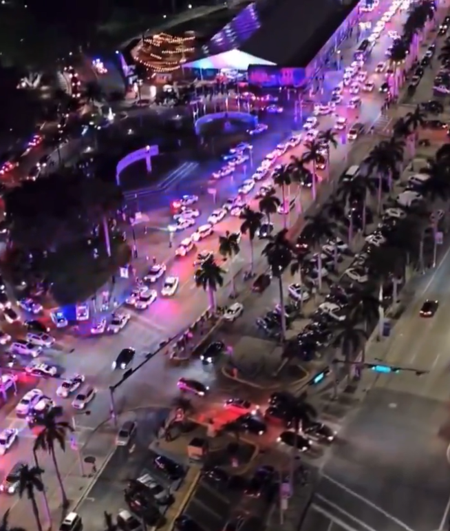 當晚有大量警車到場。(互聯網)