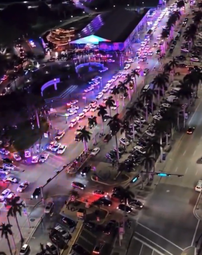 當晚有大量警車到場。(互聯網)