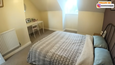 直指「新屋很雅緻,終於搵到心儀居所又符合 budget,在英國搵到合適自己的要求嘅屋真不容易」。(圖片來源:YouTube@Moon媽在英生活)