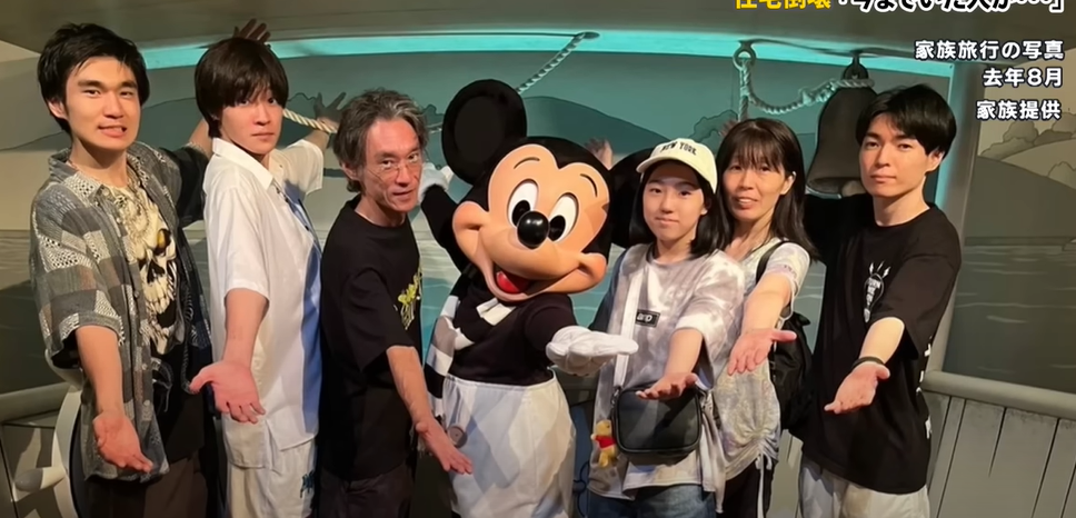 寺本直之因工作而較遲出發,妻子與3名兒子及1名女兒先行一步,未料一場地震導致父親與家人天人永隔。(電視截圖)