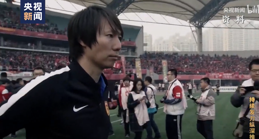 李鐵於2015年擔任河北華夏主帥時,與球會決定為了提高球隊排名,以人脈砸下重金收買對手,球會最終打出一波8連勝升上中超。