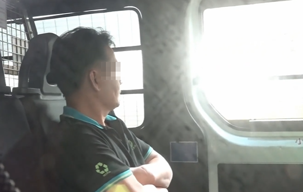 59歲姓梁貨車男司機涉嫌危險駕駛引致他人身體受嚴重傷害被捕,警方正調查意外起因。(HOYTV截圖)