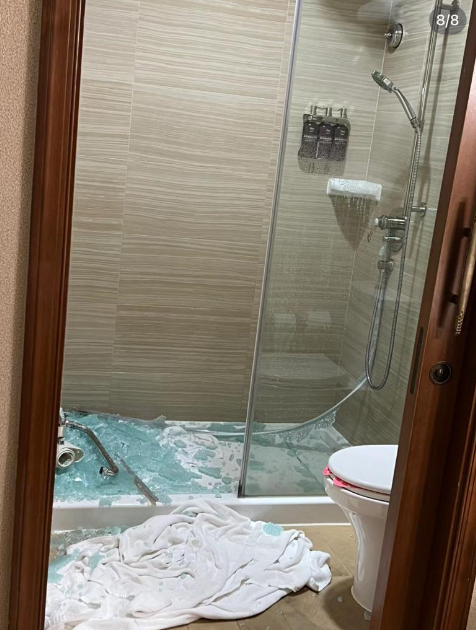 早前,一位內地女以「千萬別去香港迪士尼探索家酒店!勸退!」,全因事主指自己在12月30日至31號期間,帶同母親和女兒,一行三人入住香港迪士尼探索家酒店,並預訂了「豪華客房」。(圖片來源:小紅書)