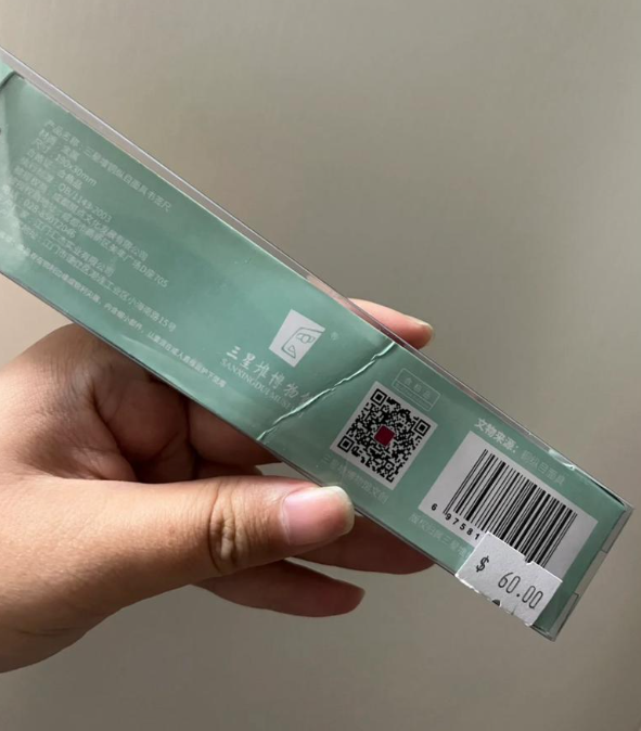 從相中可見,事主買了4件紀念品,當中包括平安符、書簽等等,共花費港幣215元。(圖片來源:小紅書)