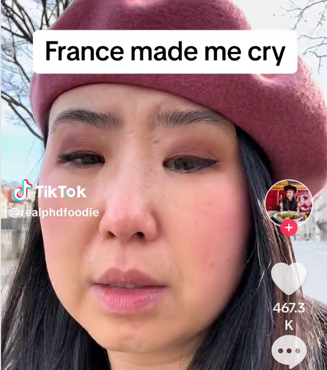 女子在影片埋怨法國人冷漠。(影片截圖)