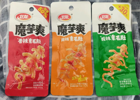 他又指現時小朋友食的零食亦與以往有分別, 「通常都係食大陸嗰隻魔芋爽」,揚言「食零食已經唔健康 仲要食大陸嘢」。(圖片來源:小紅書)