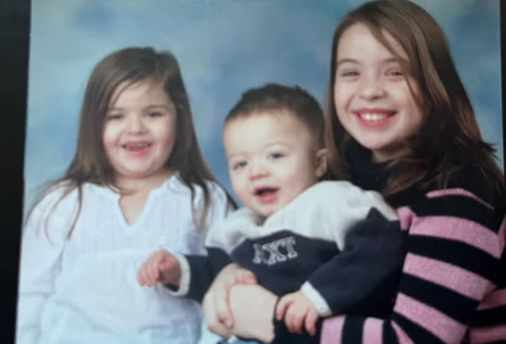 Ribeiro(左)及家人。(互聯網)