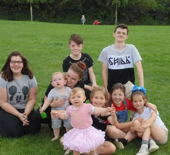 Ribeiro(左)及家人。(互聯網)