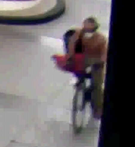 一名中國25歲女子周二(23日)晚上在夏威夷檀香山市區街頭行走時,被一名不明男子潑化學液體致重傷,她臉部、手臂和上半身燒傷,喉嚨和肺部亦因吸入化學液體而受傷,警方正追緝20歲左右的男兇徒。