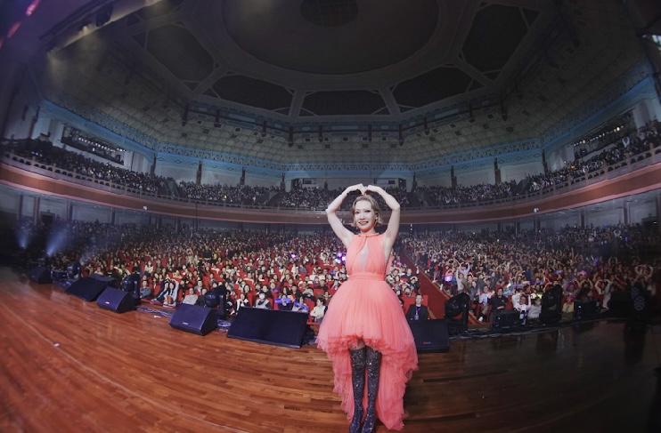 關心妍廣州個唱爆棚。