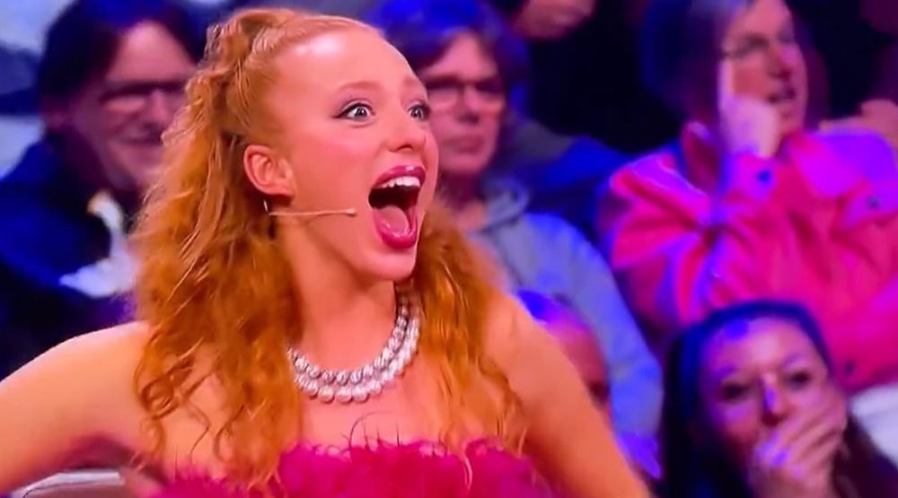 Beatrice奇特的吹奏方式,不僅令評審、主持人感到震驚,現場觀眾也驚嘆不已。(X)