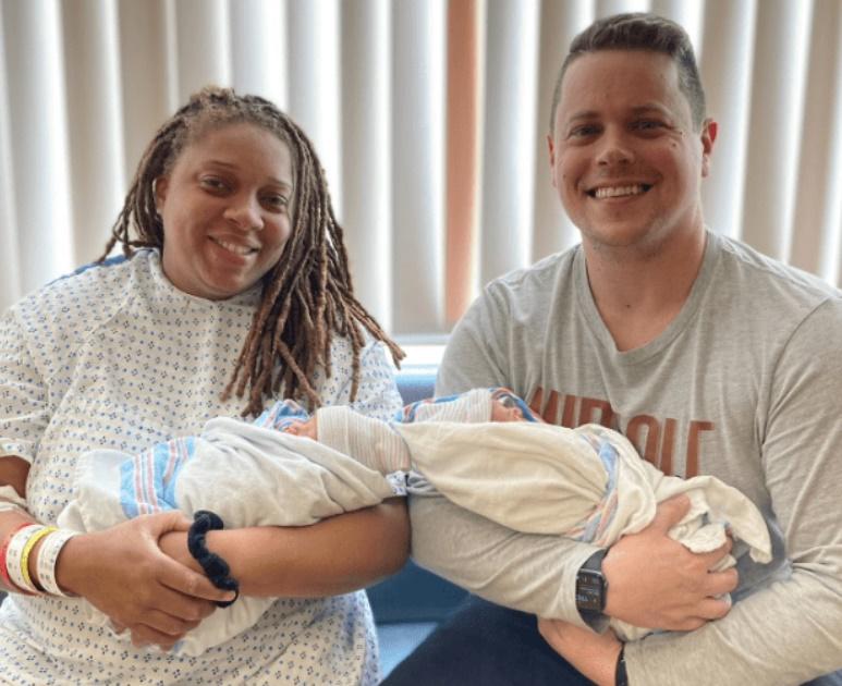 雙胞胎兄弟的父親Billy和母親Eve。(X)