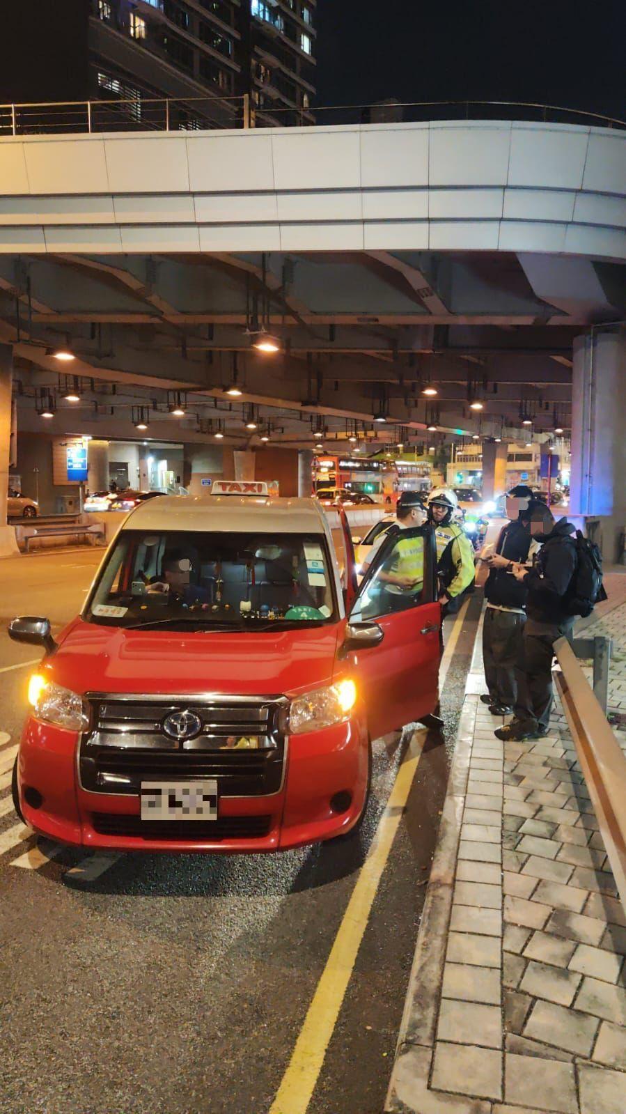 17名的士司機涉冚旗載客等收牛肉乾。(警方相片)