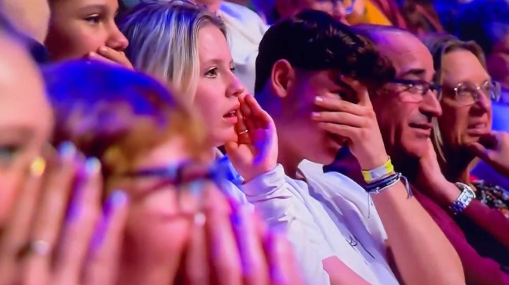 Beatrice奇特的吹奏方式,不僅令評審、主持人感到震驚,現場觀眾也驚嘆不已。(X)