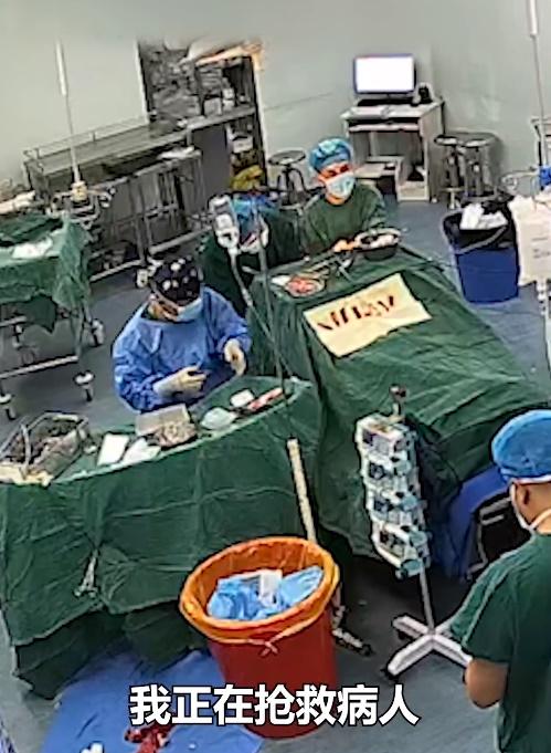 醫護待地震緩下來,又繼續進行手術。(微博)