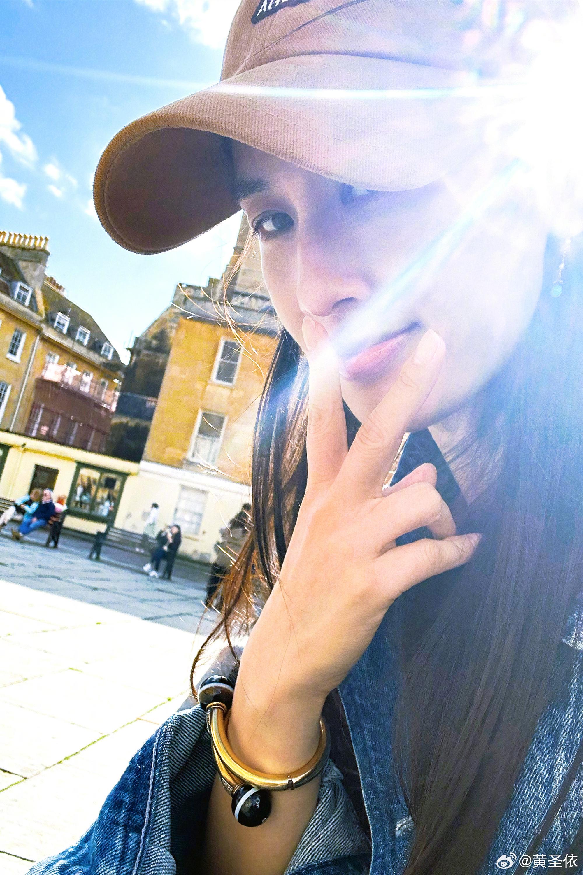 「功夫啞巴女」黃聖依被指外表像劉亦菲。(黃聖依微博)