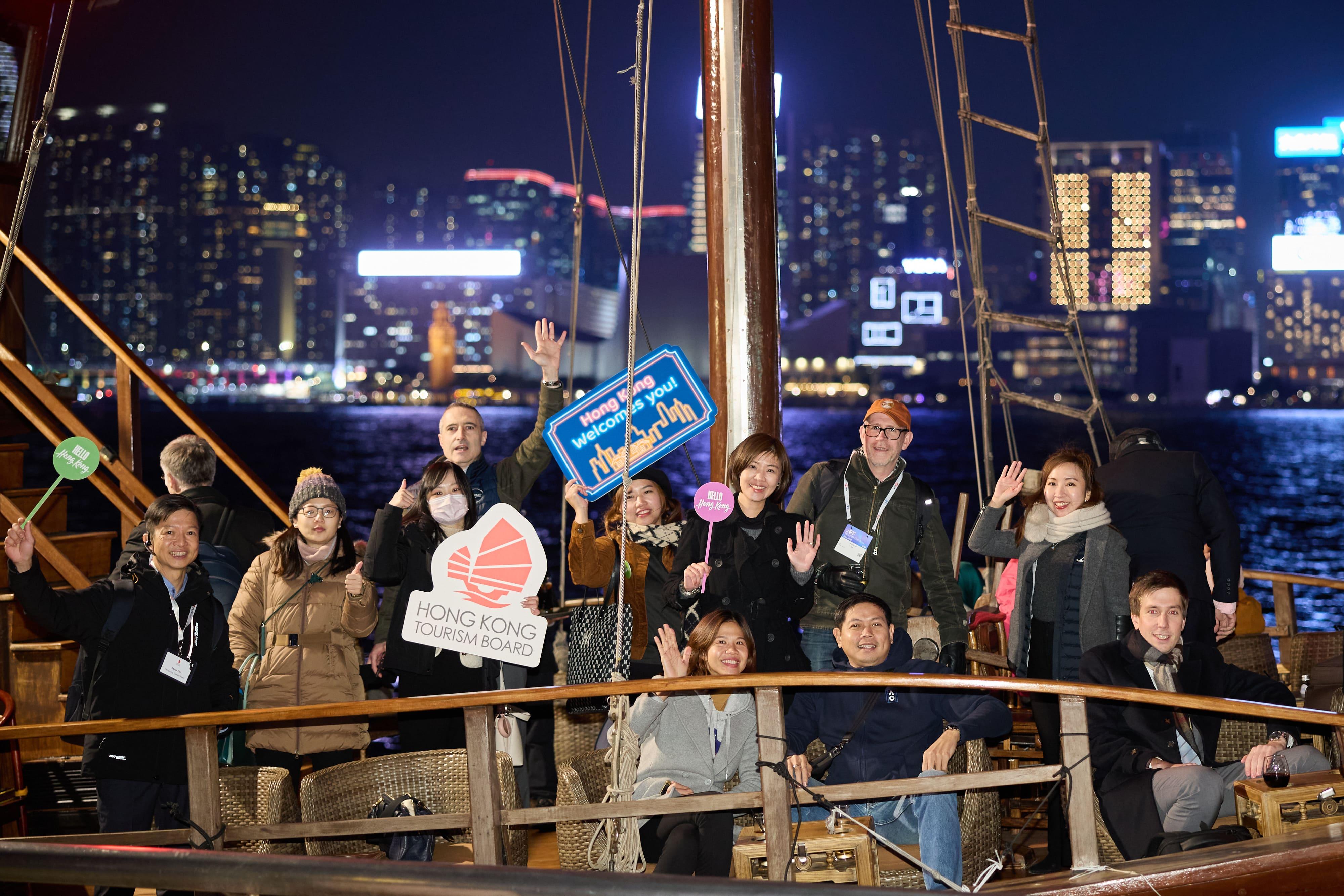 旅發局安排亞洲金融論壇嘉賓走出會議廳 體驗海陸夜景深度遊