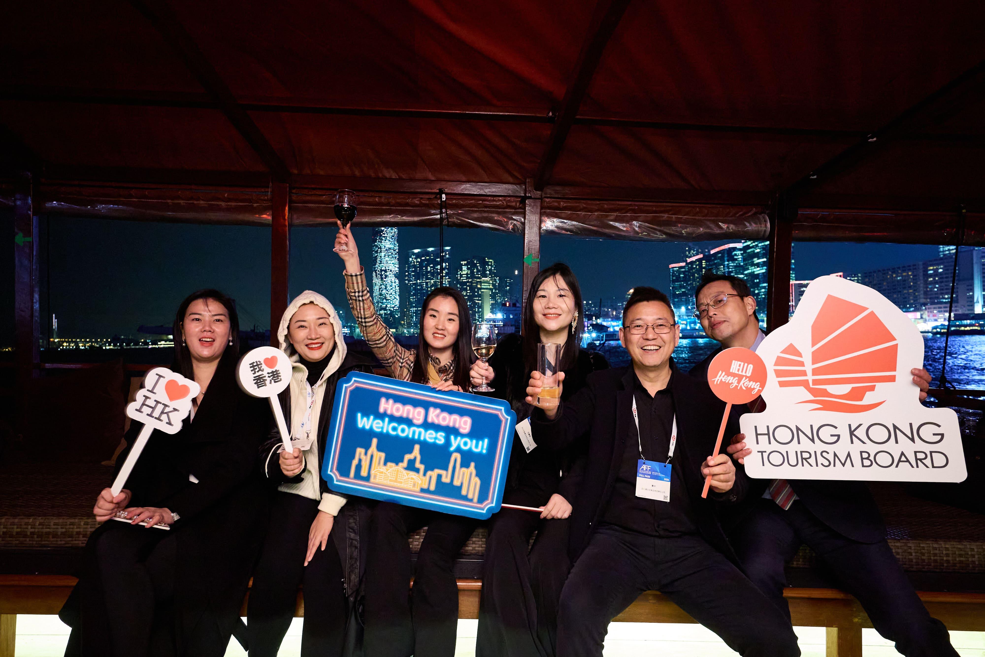 旅發局安排亞洲金融論壇嘉賓走出會議廳 體驗海陸夜景深度遊