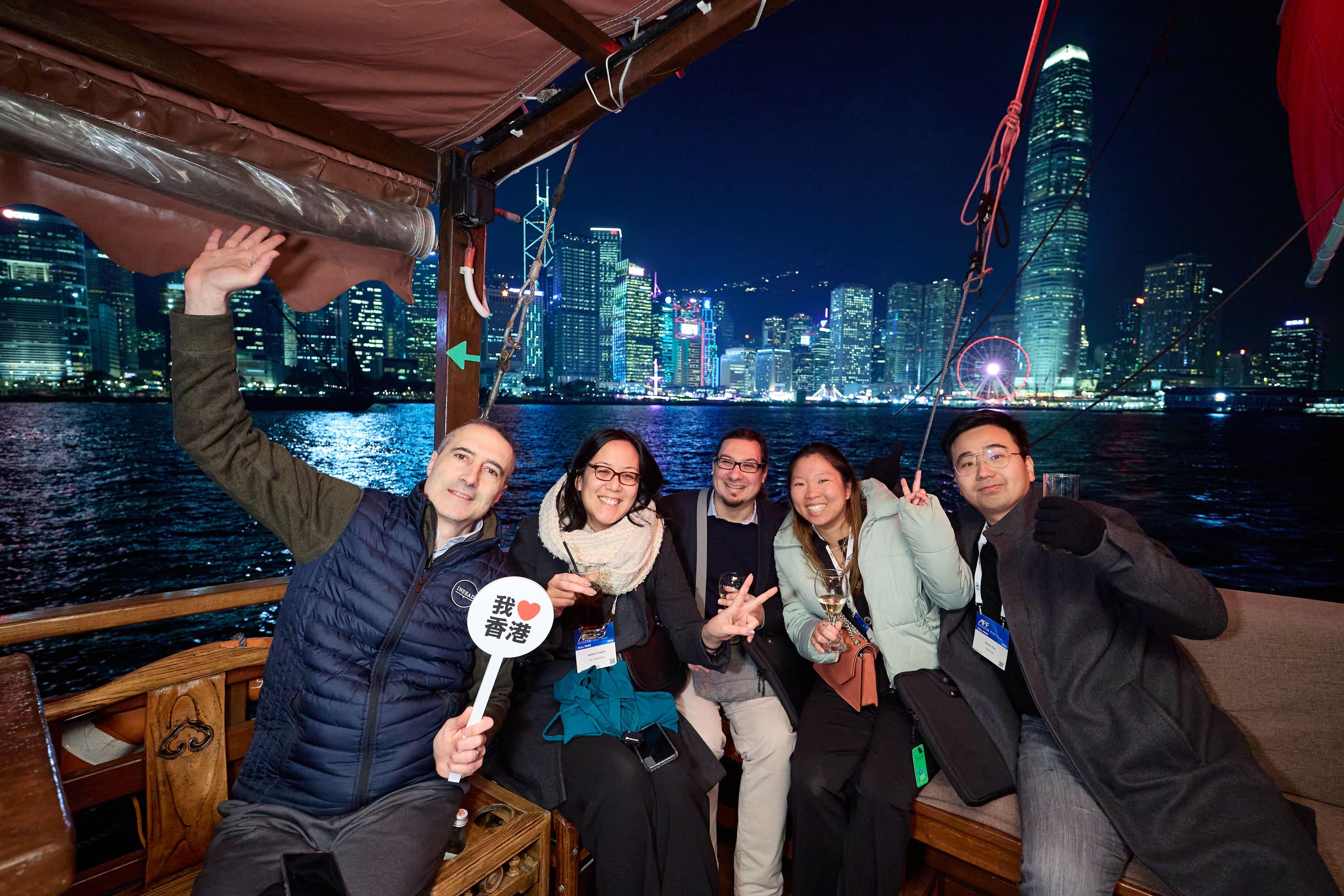 旅發局安排亞洲金融論壇嘉賓走出會議廳 體驗海陸夜景深度遊