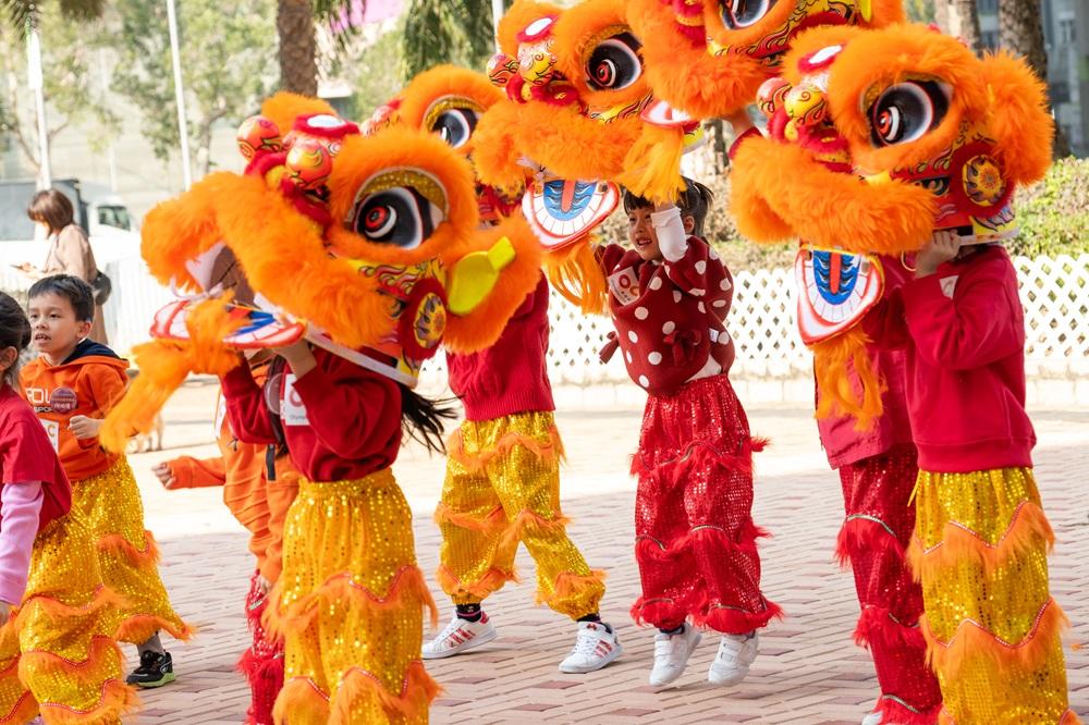 舞獅是中國傳統技藝,為新年添上熱鬧的氣氛。