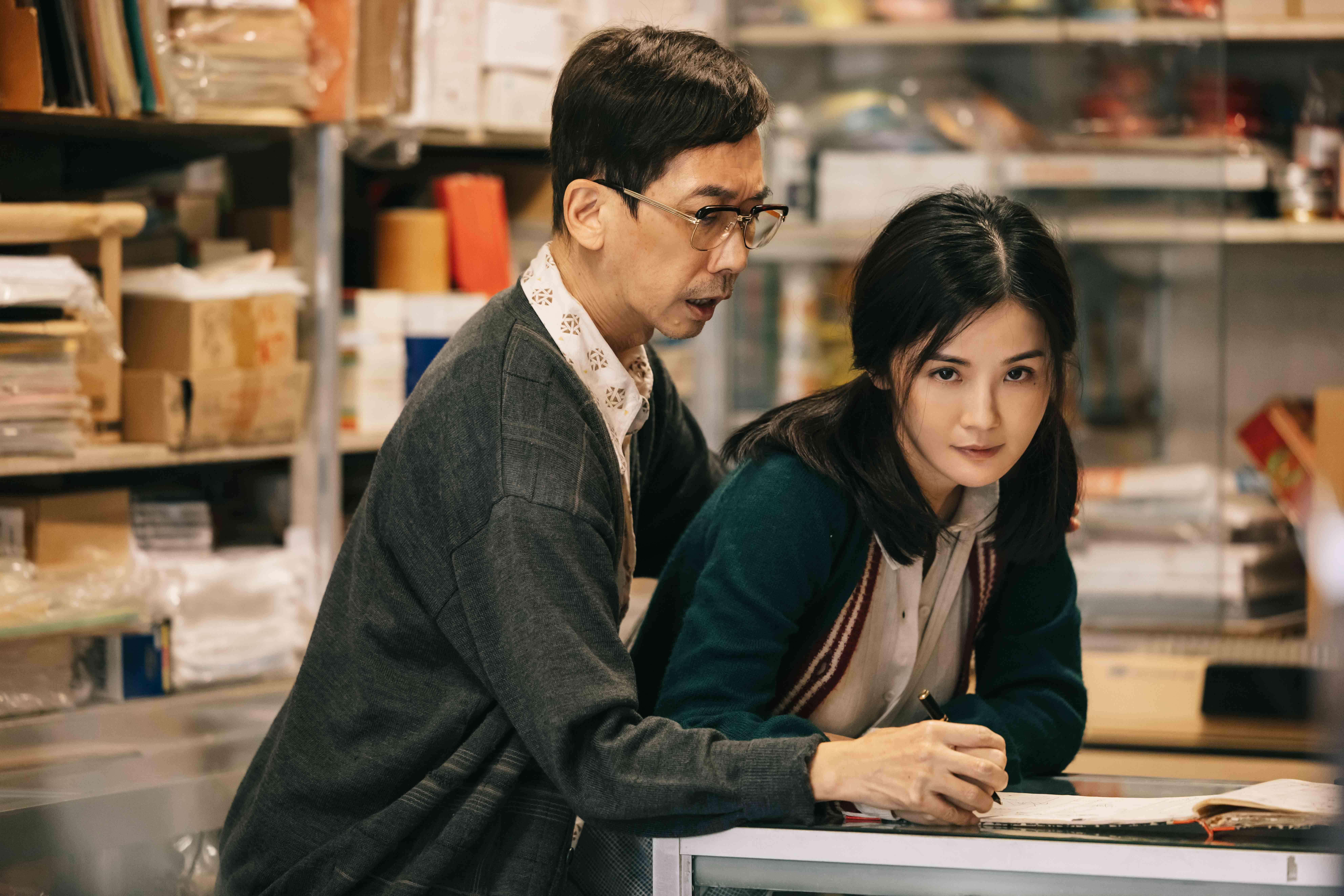 《金手指》被刪剪片段曝光,交代梁朝偉初遇蔡卓妍的情景。