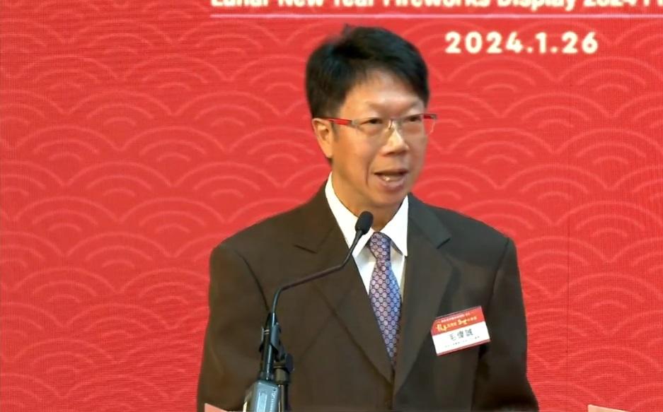 毛偉誠指,維港夜色獲世界公認,配以特色煙花,相信在國際上更有吸引力。(直播截圖)