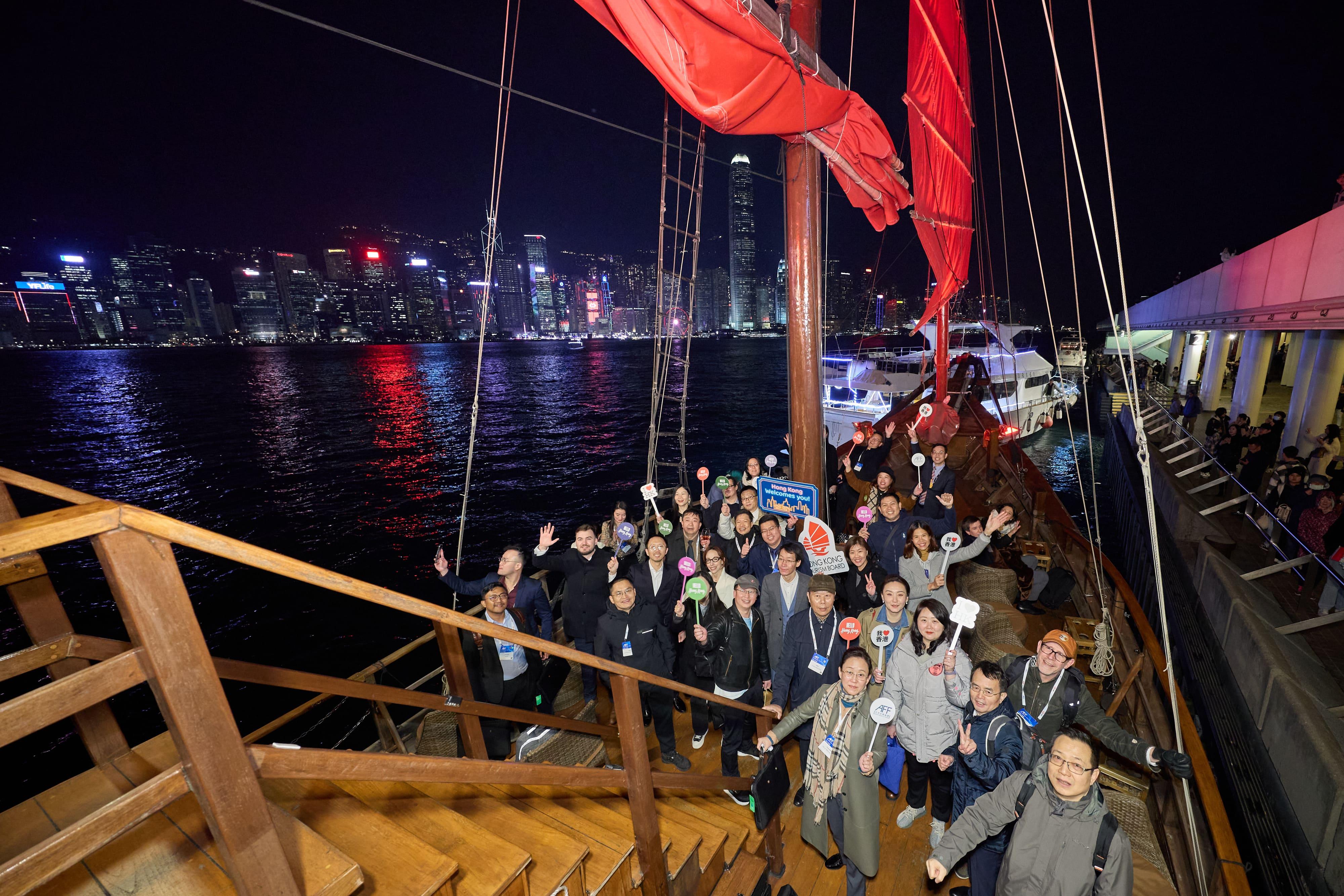 旅發局安排亞洲金融論壇嘉賓走出會議廳 體驗海陸夜景深度遊