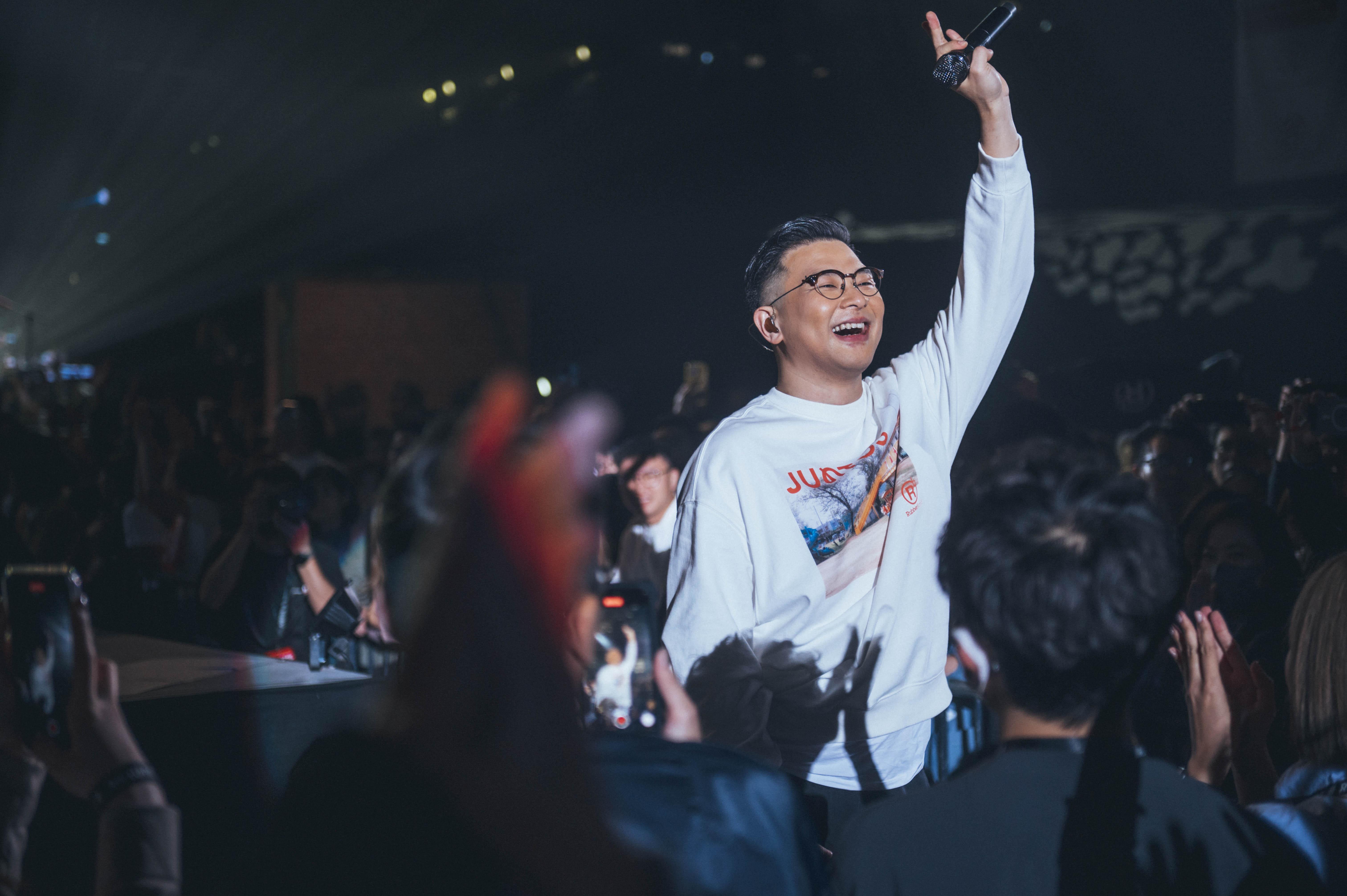 RubberBand主音6號籲樂迷憑信念一起向前行。