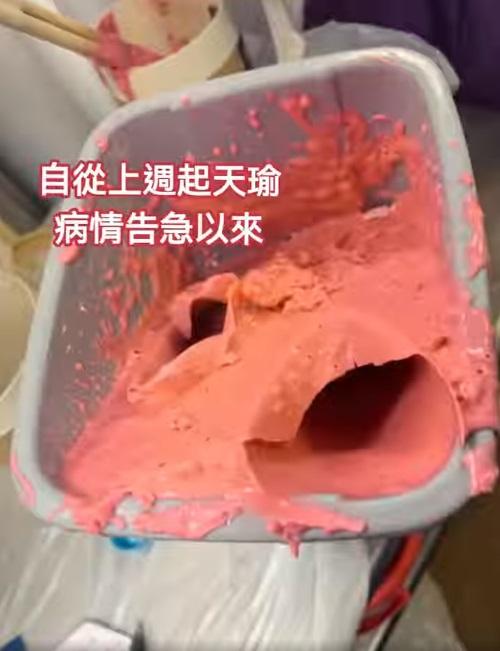 兒童癌症基金會到院為父女製作手模留念。(天瑜醫療事故關注組fb圖)