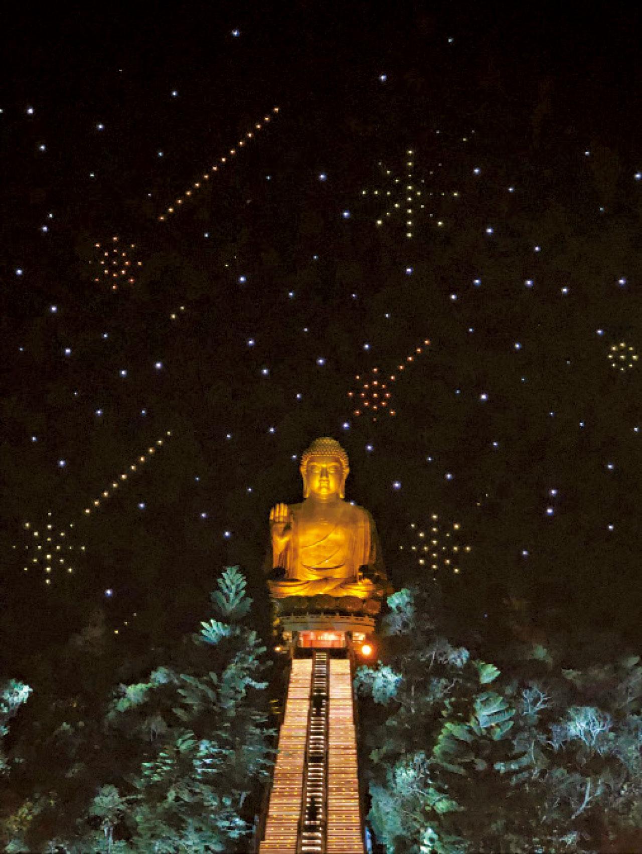 大佛顯祥和 新年滿憧憬