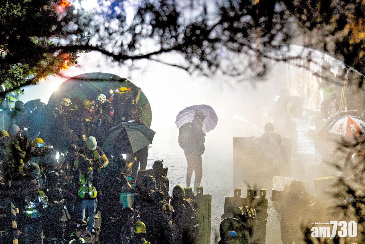 反修例期間,中大二號橋曾發生激烈的警民衝突。(資料圖片)