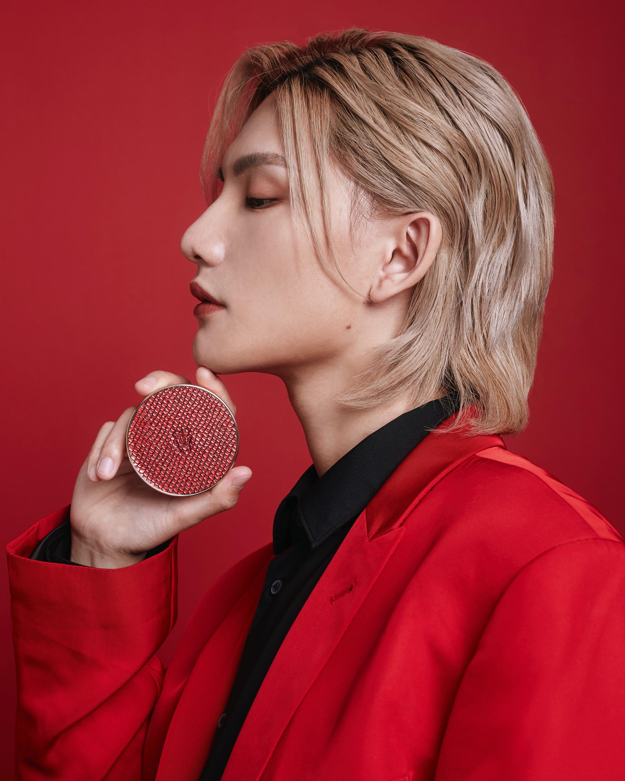 龍年2024限定美妝|嬌蘭 嫣紅瑞龍LUCKY RED金鑽修顏氣墊粉盒 $690