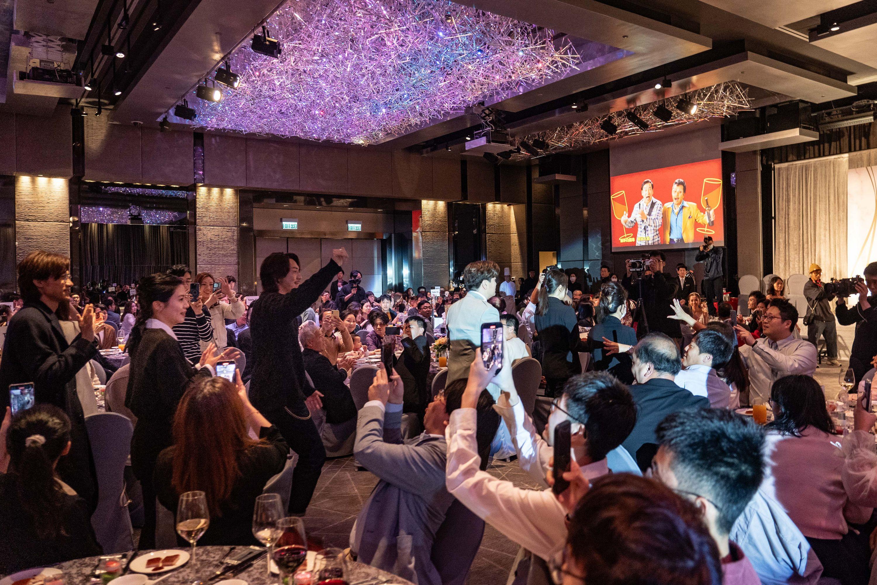 張繼聰、陳湛文、楊偲泳等人闖入婚宴引起哄動。