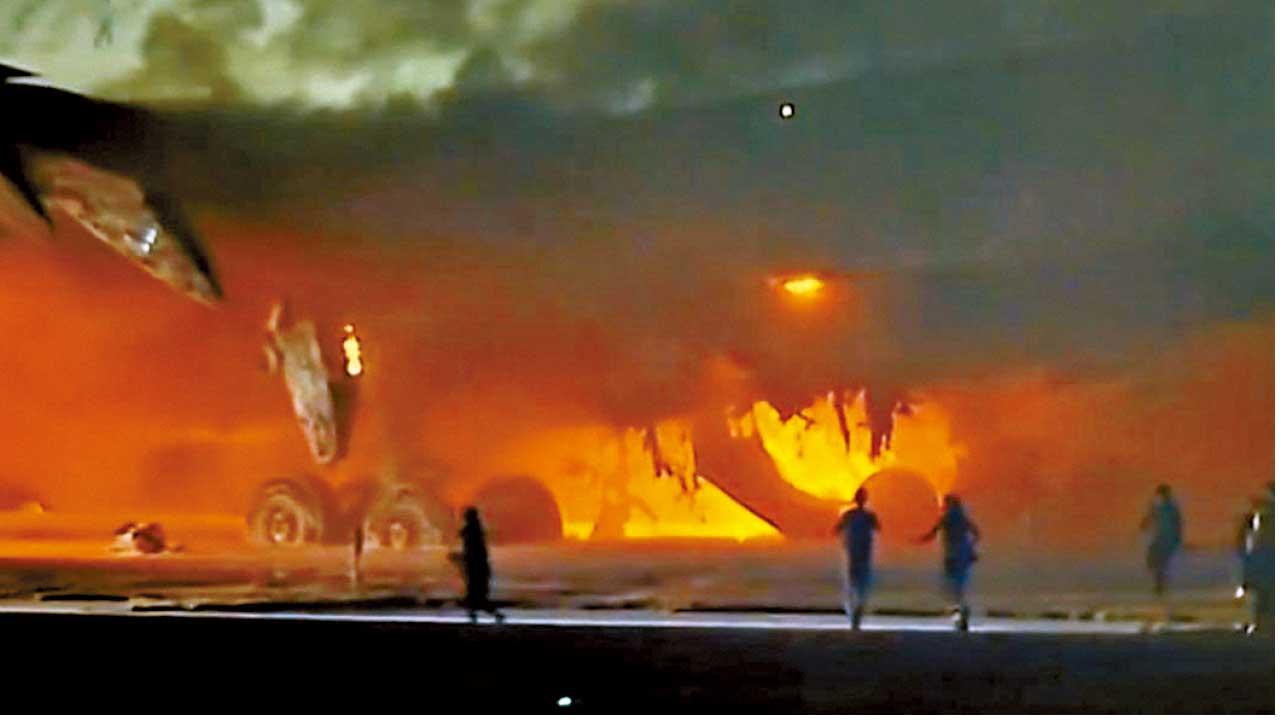 東京羽田機場飛機相撞