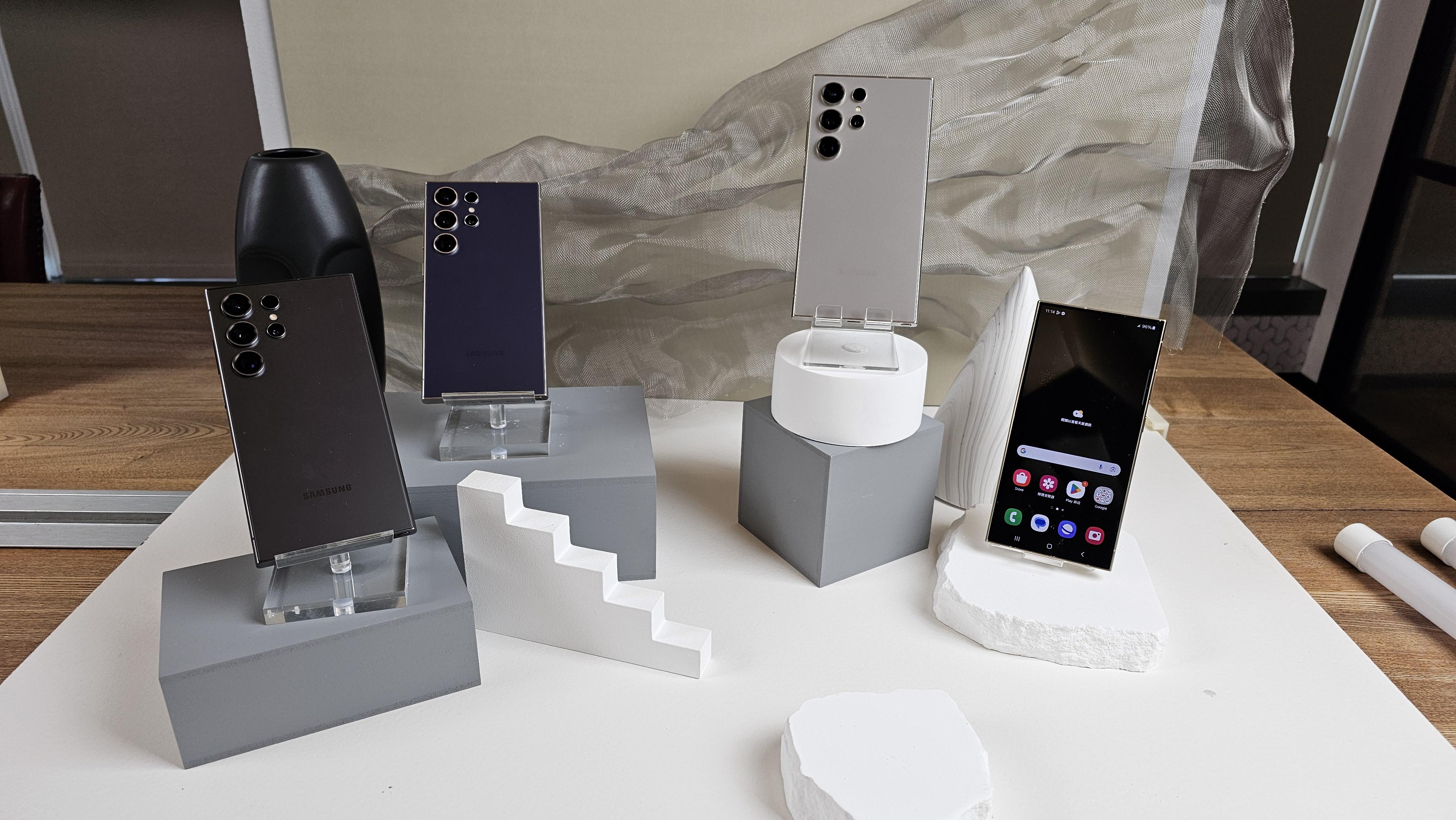 Galaxy S24 Ultra備有鈦金屬黑、灰、紫及黃4款選擇。