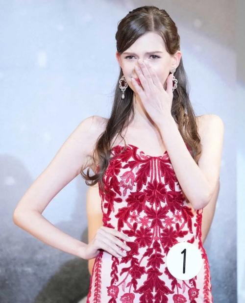 早前舉行的第56屆日本小姐選舉,由沒日本血統、前年入籍的26歲烏克蘭佳麗金奪得后冠,再引發國籍爭議。(網上圖片)