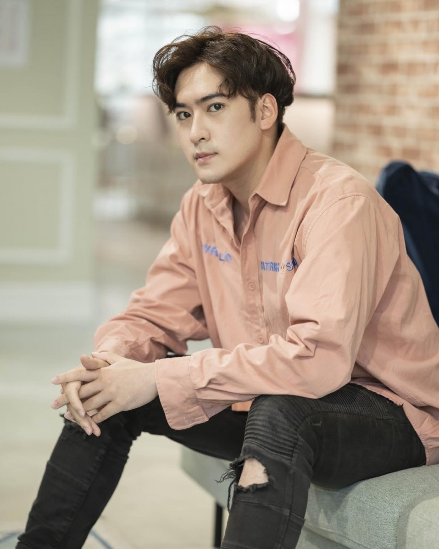 「台版吳浩康」 沈建宏在街市雞檔賣雞腿維生。