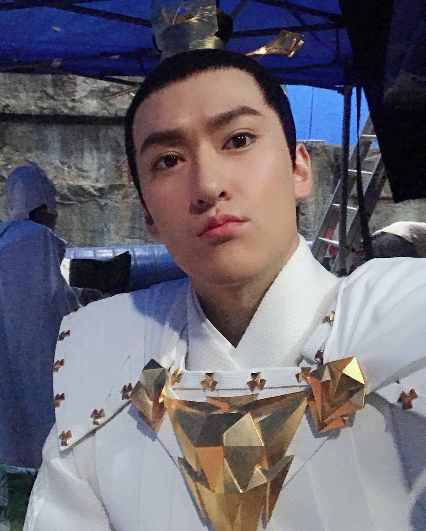 「台版吳浩康」 沈建宏在街市雞檔賣雞腿維生。