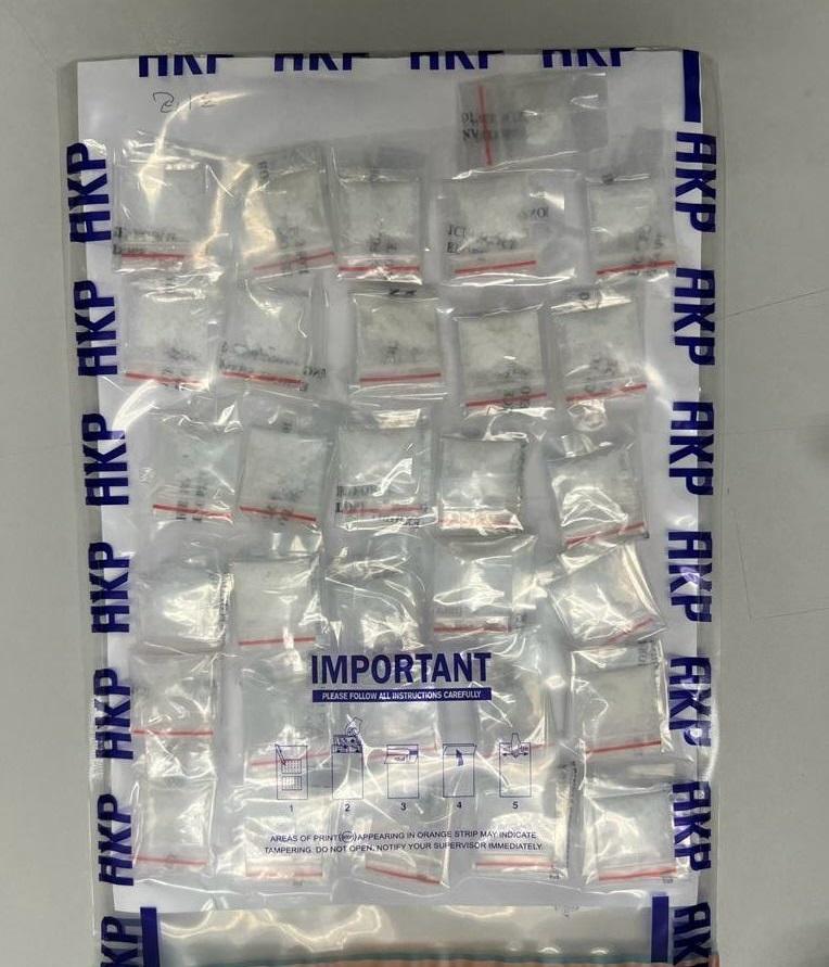 警牛頭角九龍灣截查可疑私家車 分別檢可卡因大麻煙草拘3男女