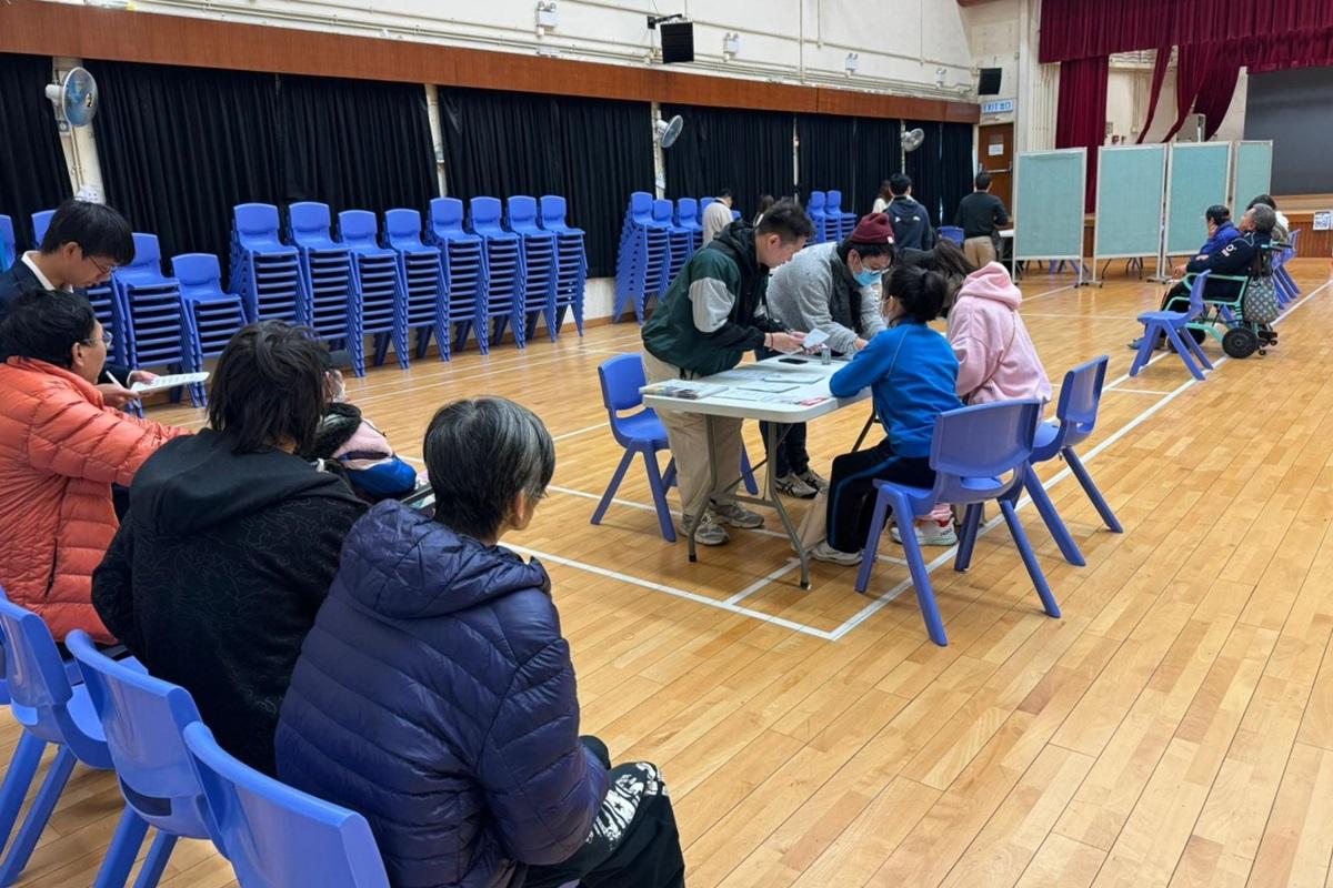 有慈善組織日前為無家者舉行疫苗接種和身體檢查活動。(組織提供)