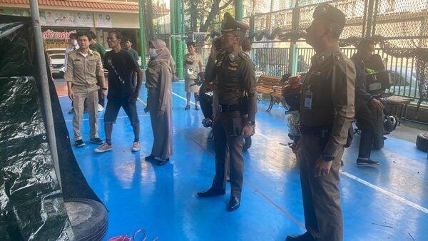 泰國曼谷萱鑾區一間公立中學發生命案。一名有特殊需要的14歲中學生,今日(29日)早上集會後,突用一把水果刀刺傷另一名14歲男學生的頸部和腹部,後者送院後傷重死亡