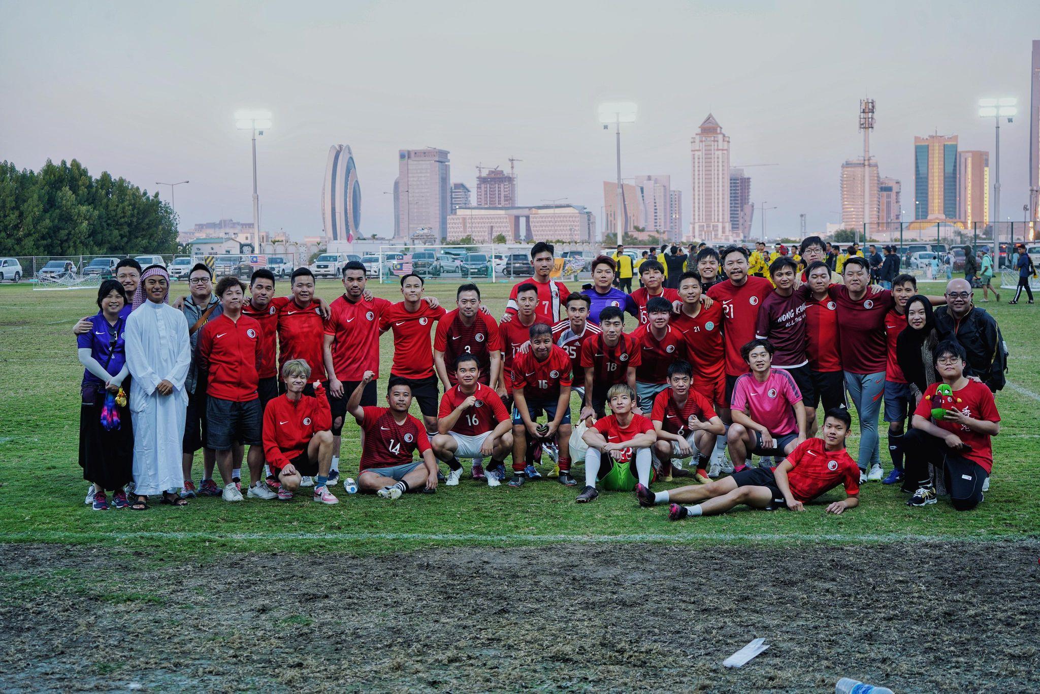 香港球迷在卡塔爾與大馬球迷進行友賽。(球迷Edmund圖片)