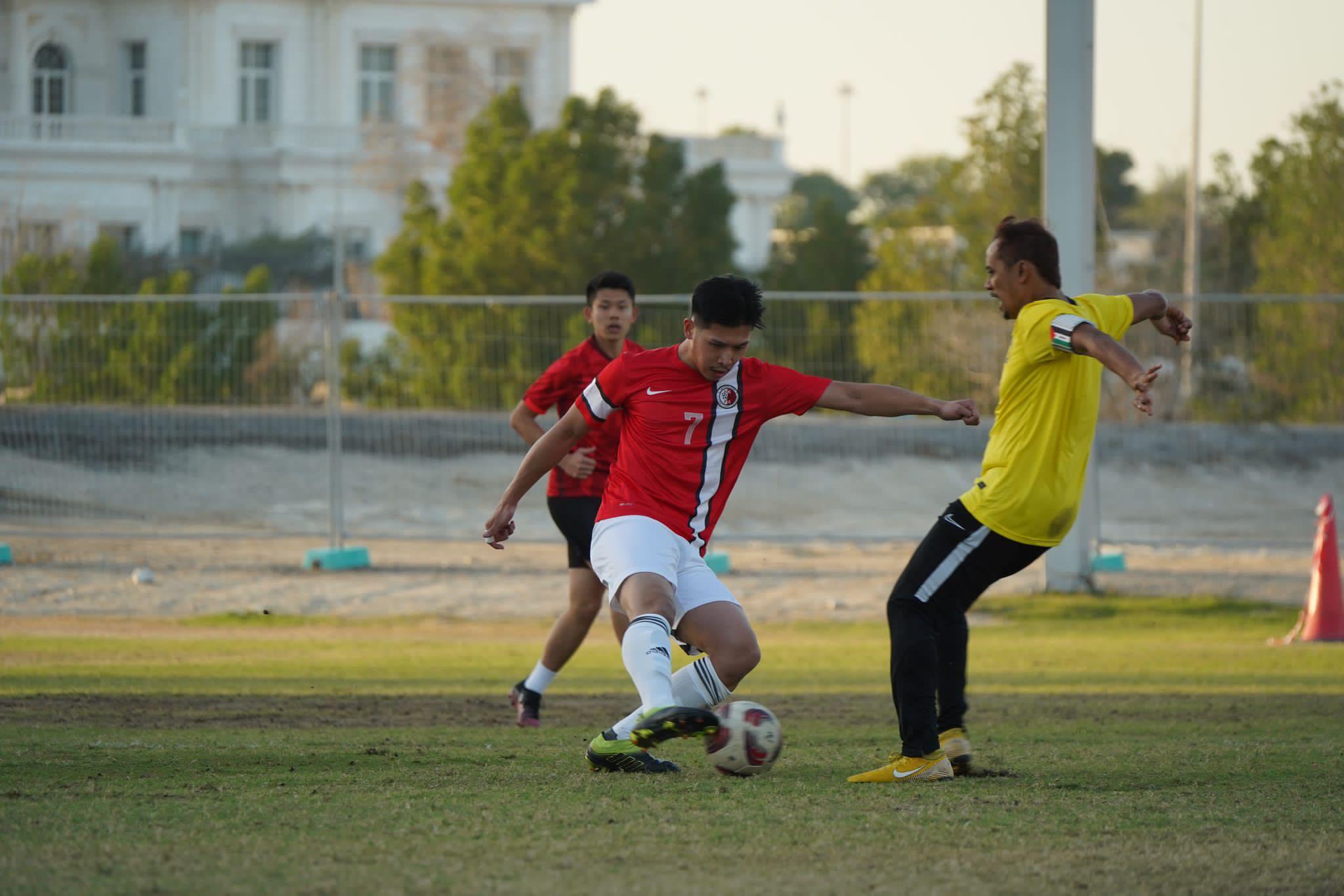 香港球迷在卡塔爾與馬來西亞球迷友賽。(球迷Edmund提供)
