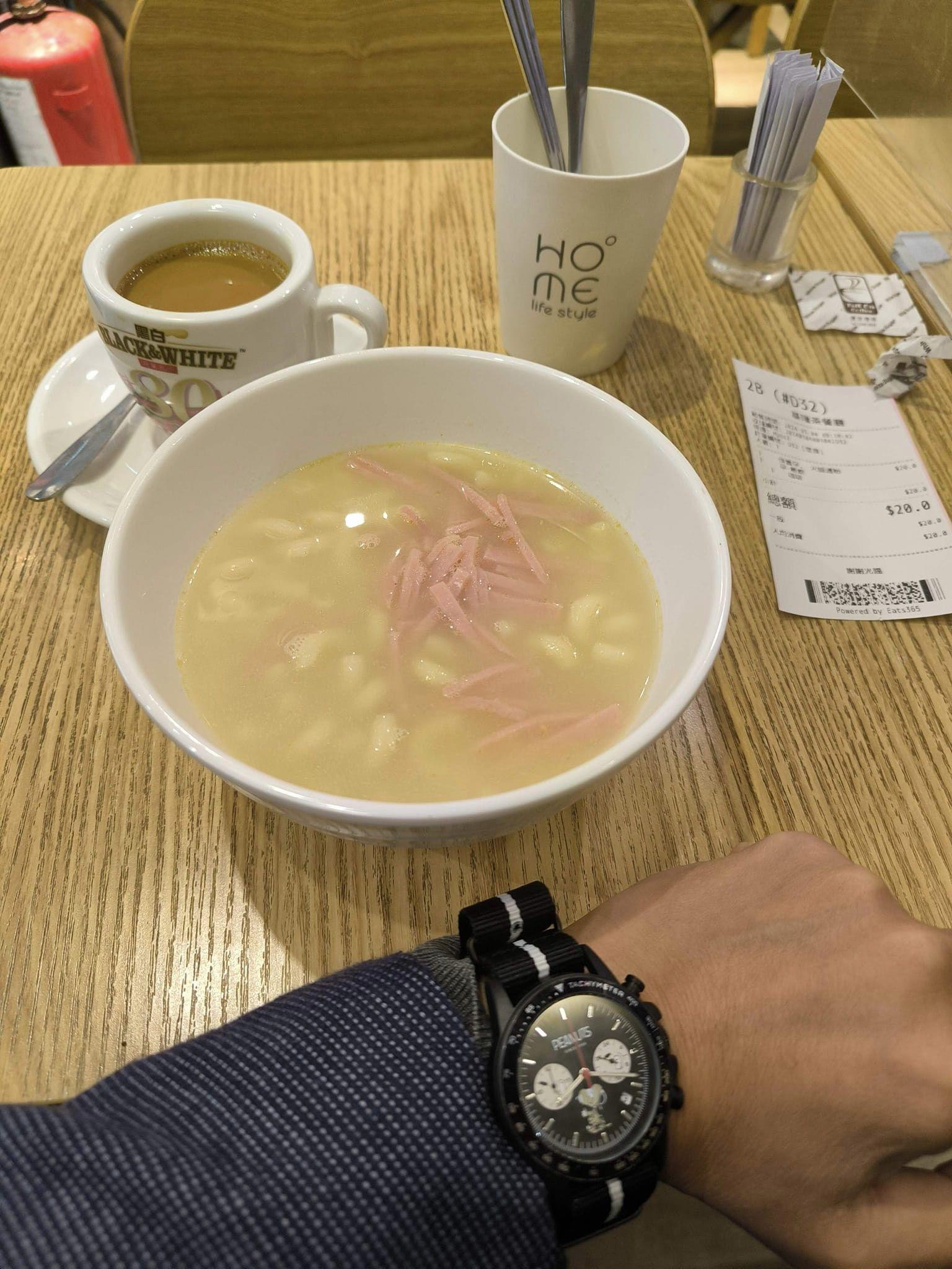 有網友分享自己在深水埗北河街基隆茶餐廳的「超抵食$20早餐」(Facebook群組「香港茶餐廳及美食關注組」)