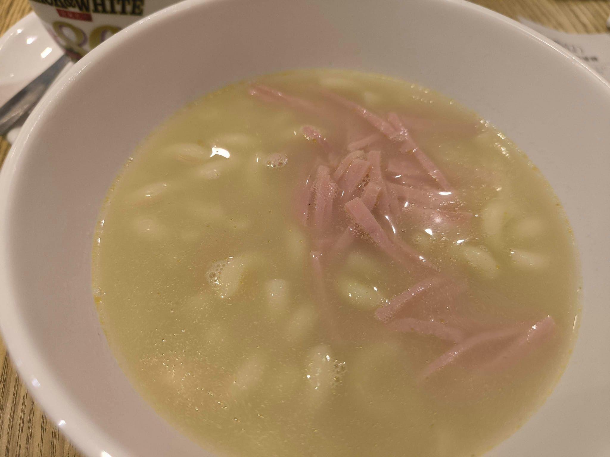 有網友分享自己在深水埗北河街基隆茶餐廳的「超抵食$20早餐」(Facebook群組「香港茶餐廳及美食關注組」)