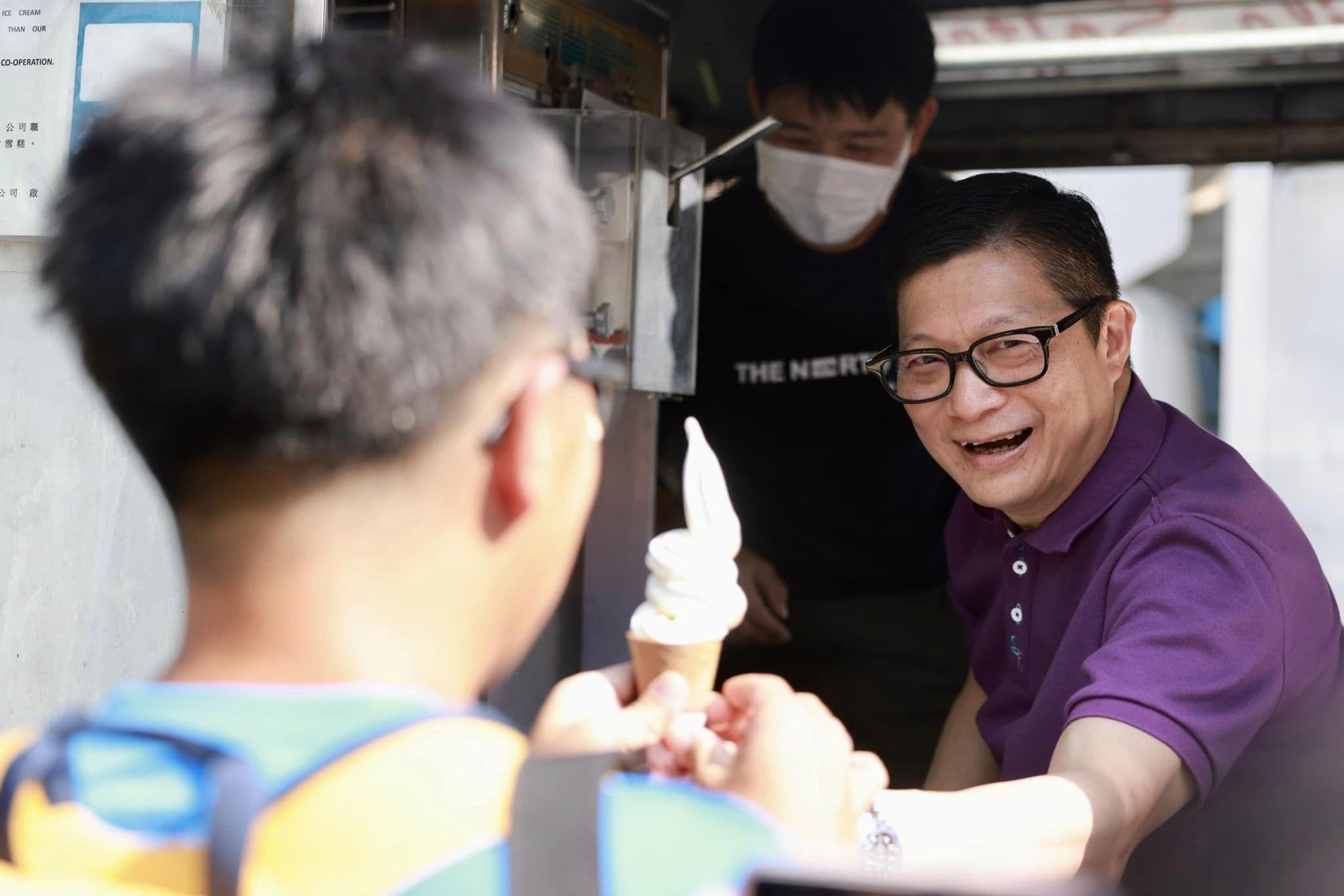 鄧炳強即興去雪糕車客串