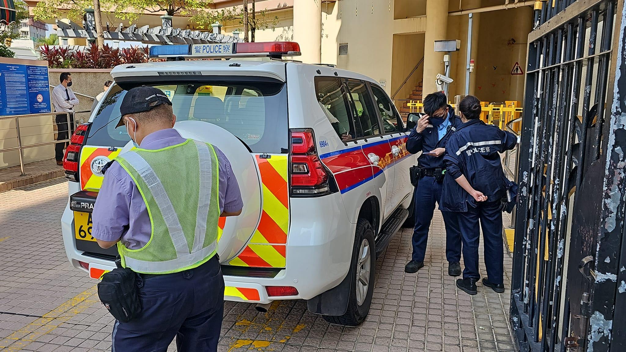 網上有圖片顯示,有警員事後到場處理。(網上圖片)