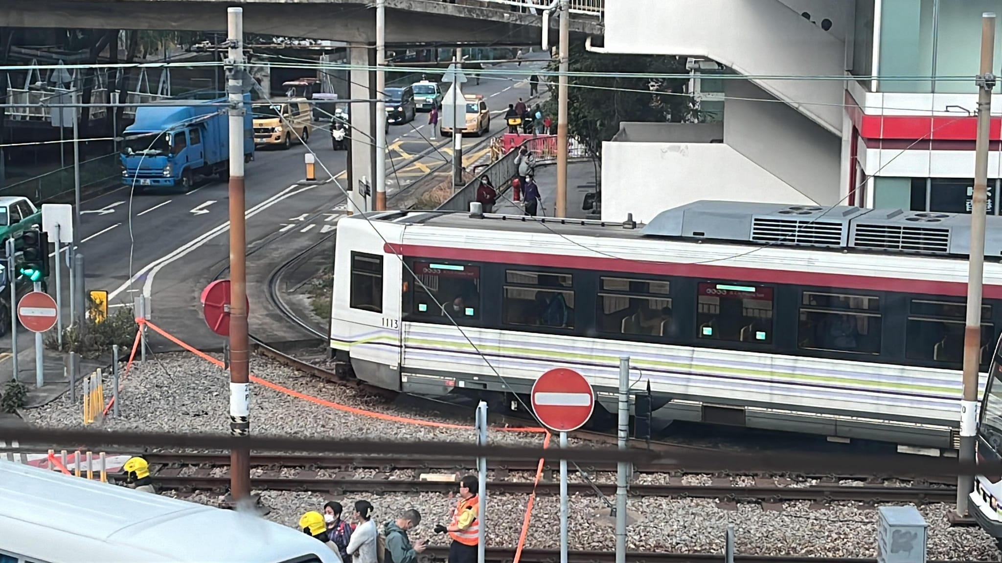港鐵|輕鐵安定站吊臂車損毀架空電纜 港鐵冀下午完成修復 多條路綫改道