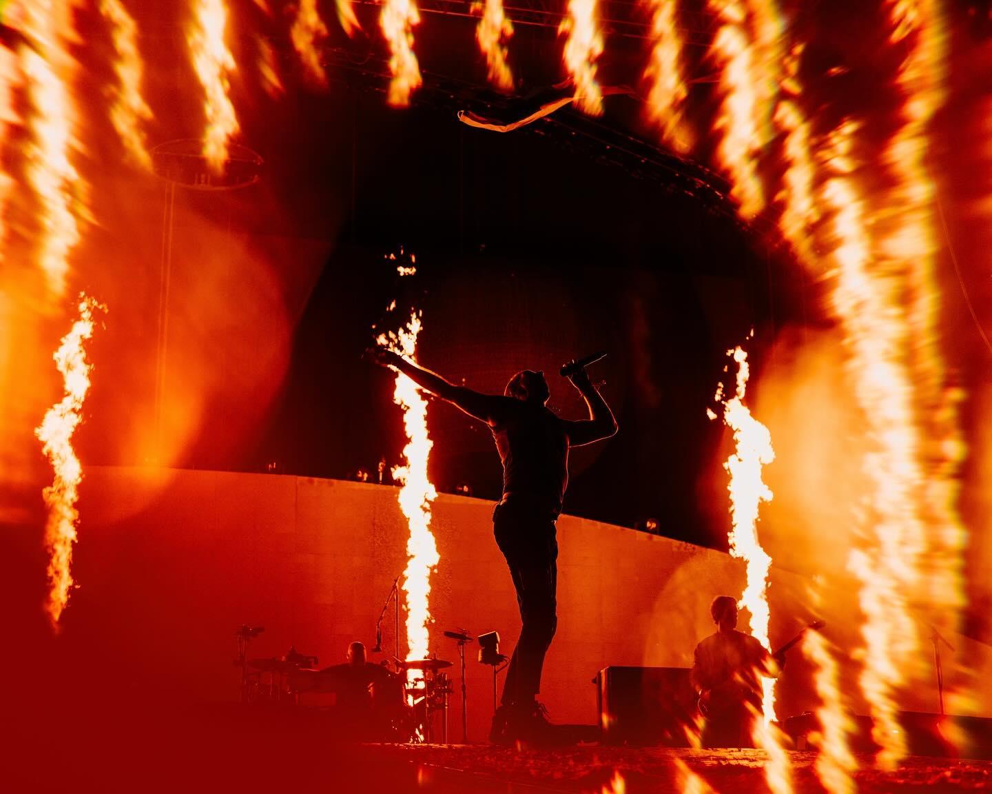 Coldplay在菲律賓馬尼拉開演唱會,引致附近嚴重塞車。(Coldplay FB)